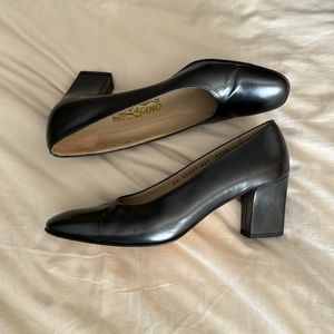 Vintage Salvatore Ferragamo Italian Leather pumps